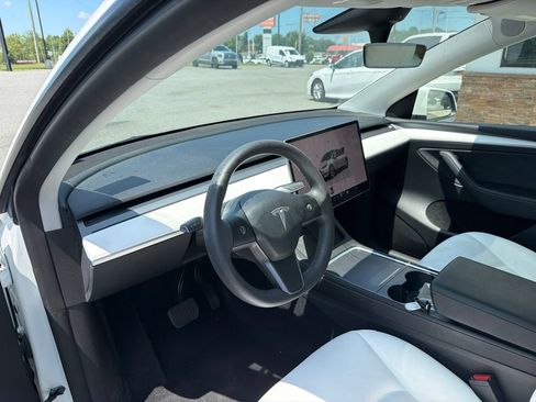 Used 2023 Tesla Model Y Long Range AWD/4WD image 3