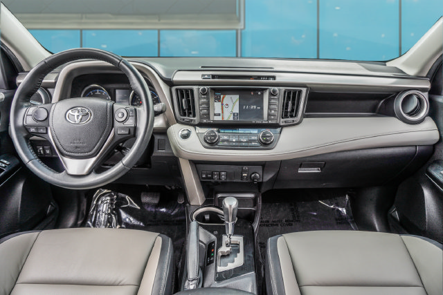 Used 2018 Toyota RAV4 Limited w/ Advanced Technology Package AWD/4WD image 27