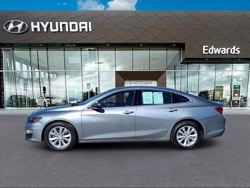Used 2025 Chevrolet Malibu LT image 3