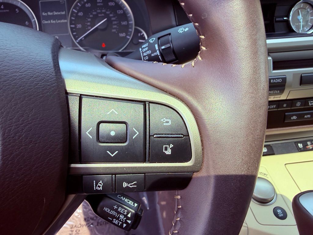 Used 2016 Lexus ES 350 w/ Luxury Package w/Wood Trim FWD image 22