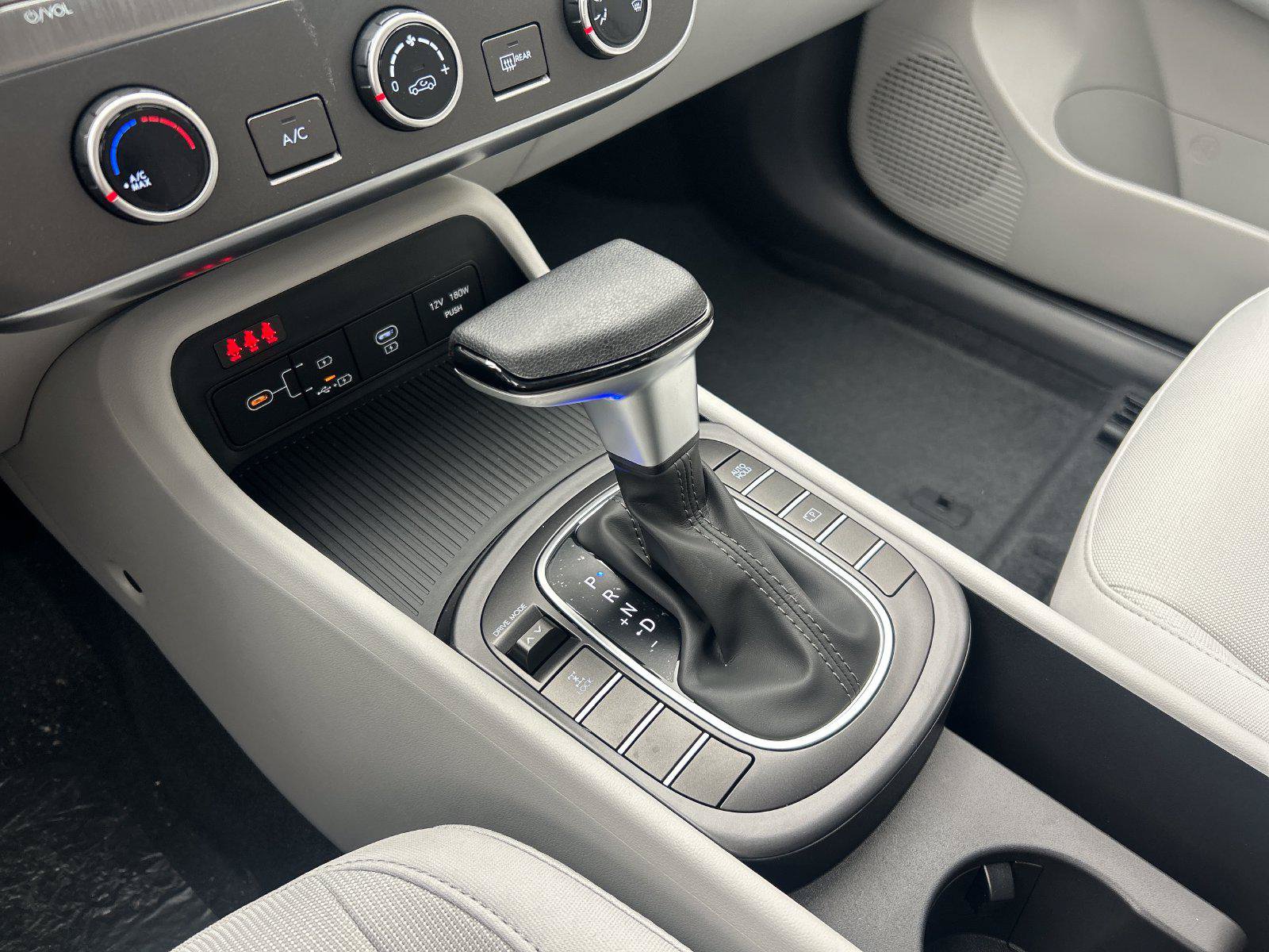 New 2027 Hyundai Kona SE AWD/4WD image 14