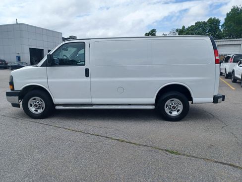 Used 2024 GMC Savana 2500 w/ Driver Convenience Package RWD image 6