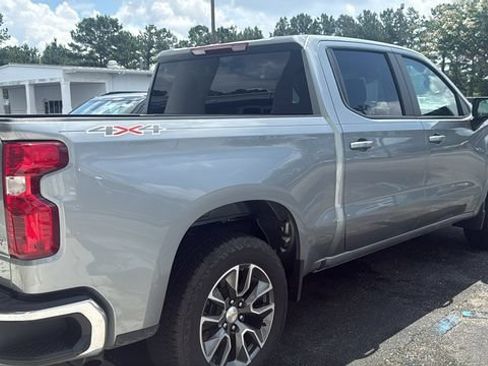 Used 2024 Chevrolet Silverado 1500 LT AWD/4WD image 8