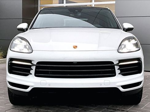 Used 2023 Porsche Cayenne Platinum Edition image 2
