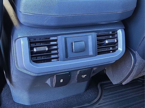 Used 2023 Ford F150 Lariat w/ Trailer Tow Package image 15