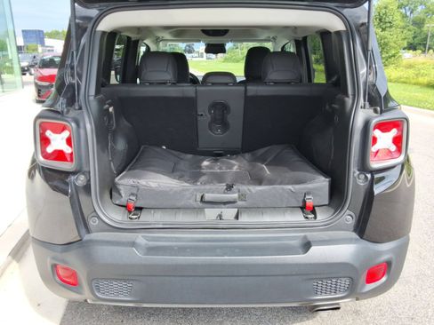 Used 2019 Jeep Renegade Limited w/ UConnect 8.4 Nav Group AWD/4WD image 32