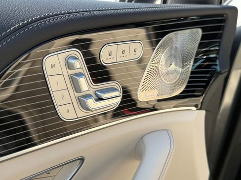 Used 2025 Mercedes-Benz GLS 450 4MATIC image 23