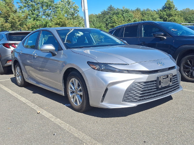 Used 2025 Toyota Camry LE FWD image 3