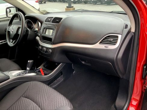Used 2018 Dodge Journey SE image 16