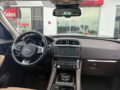 Used 2018 Jaguar F-PACE Prestige AWD/4WD image 8