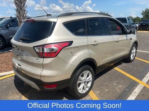 Used 2017 Ford Escape SE w/ Equipment Group 201A FWD image 4