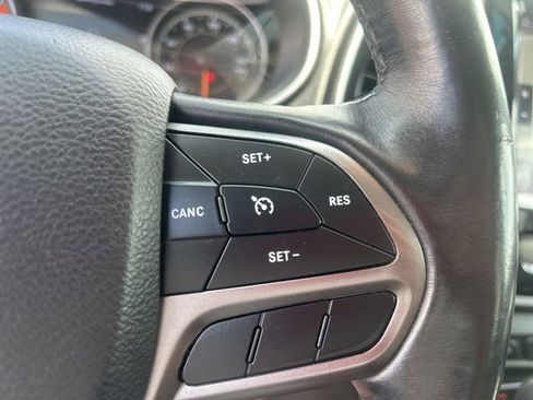 Used 2019 Jeep Cherokee Limited AWD/4WD image 19