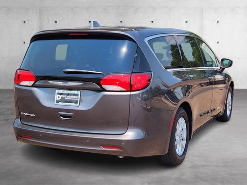 Used 2019 Chrysler Pacifica Touring image 28