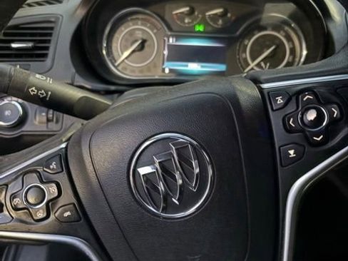 Used 2017 Buick Regal Premium image 2