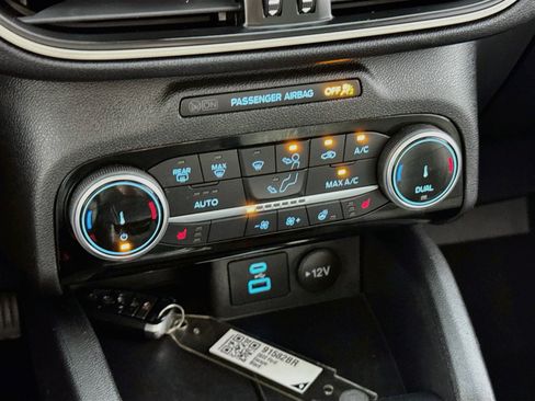 Used 2022 Ford Escape SE w/ SE Sport Appearance Package AWD/4WD image 18