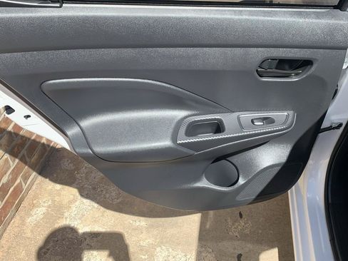 Used 2022 Nissan Versa S FWD image 19