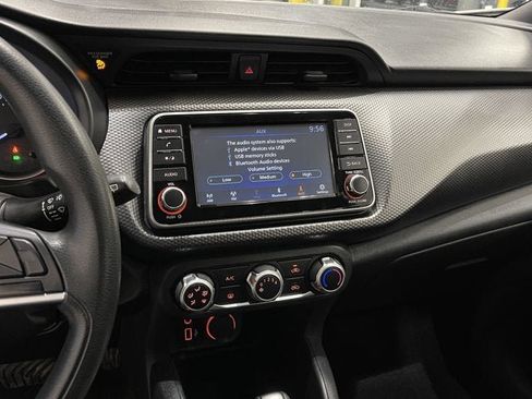 Used 2020 Nissan Kicks S image 17