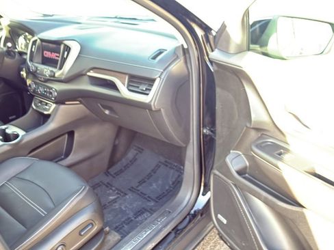 Used 2023 GMC Terrain Denali w/ Black Diamond Edition image 10