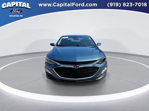 Used 2025 Chevrolet Malibu RS FWD image 3