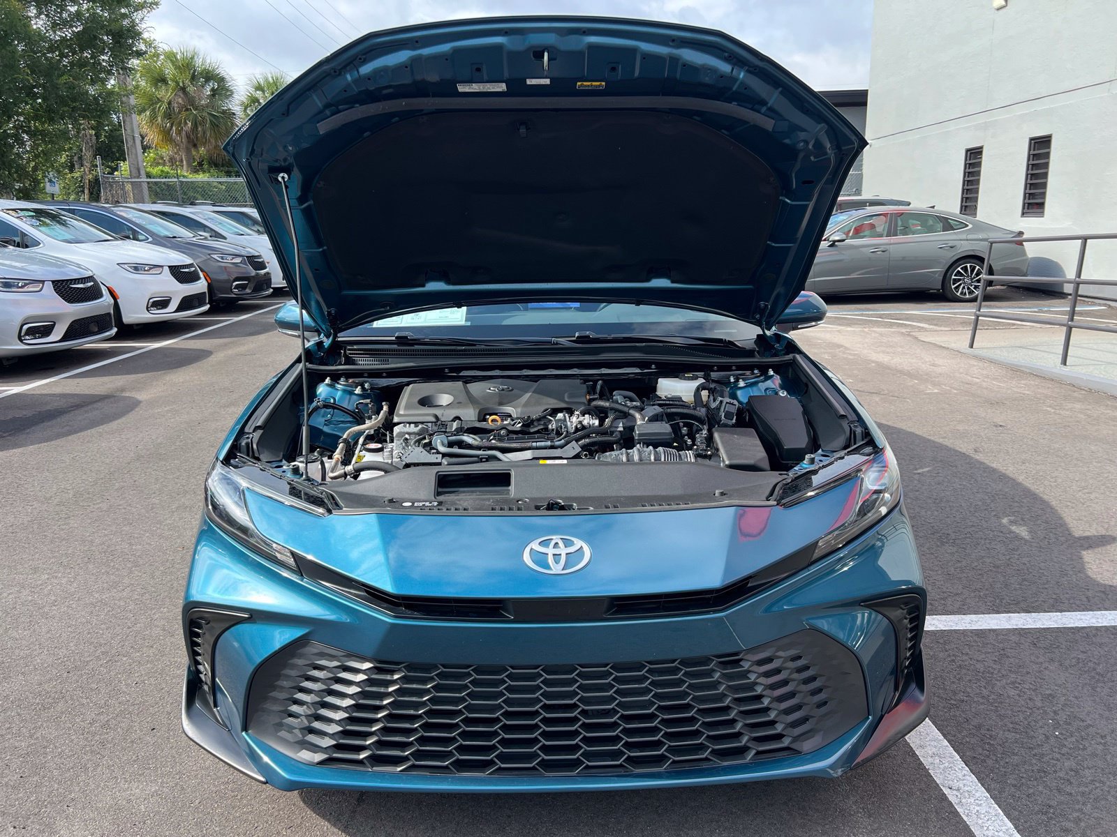 Used 2025 Toyota Camry SE FWD image 15
