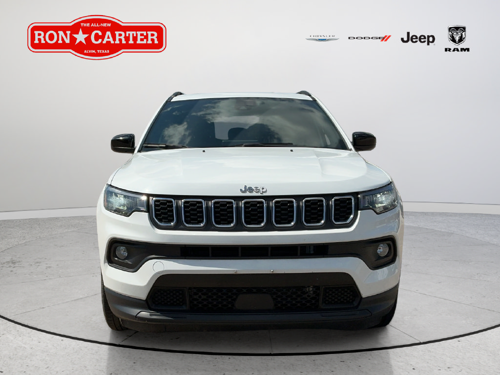 Used 2024 Jeep Compass Latitude AWD/4WD image 2