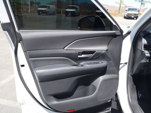 Used 2025 Toyota Grand Highlander AWD Hybrid image 17