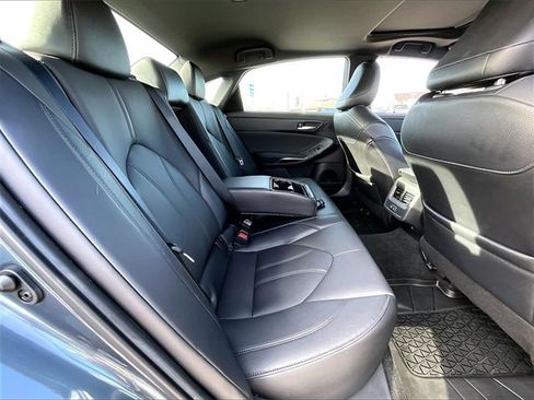Used 2022 Toyota Avalon XLE image 15