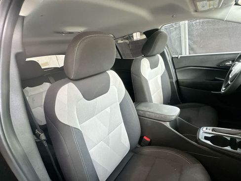 Used 2025 Chevrolet Trax LS FWD image 27