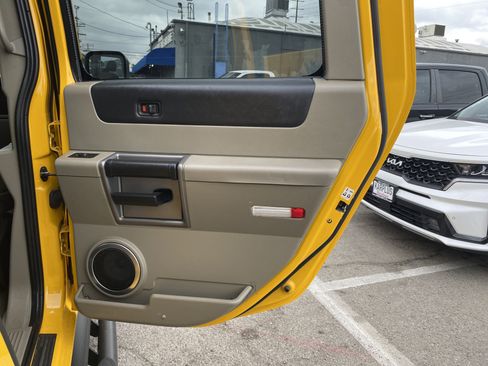 Used 2003 HUMMER H2 w/ Preferred Equipment Group image 22