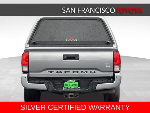 Used 2016 Toyota Tacoma TRD Sport image 4