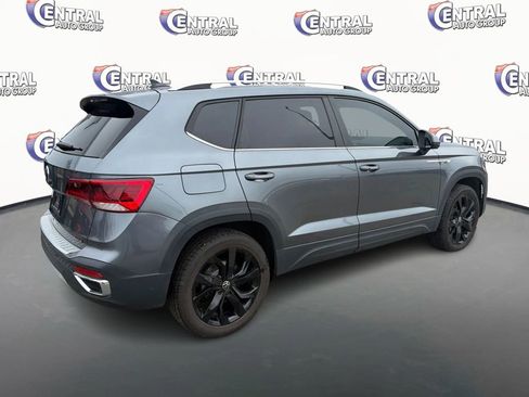 Certified 2023 Volkswagen Taos SE w/ Panoramic Sunroof Package image 5