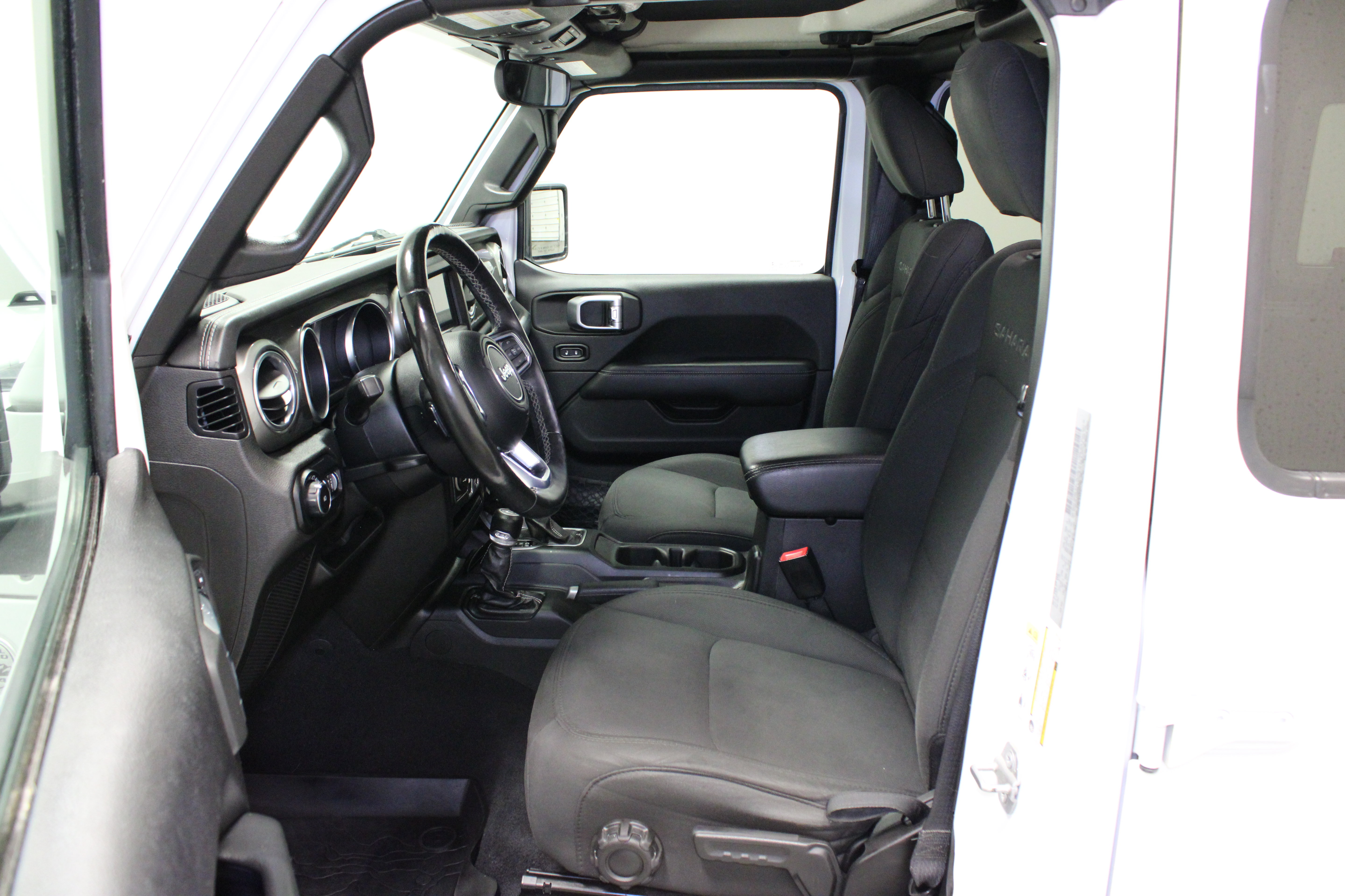 Used 2019 Jeep Wrangler Unlimited Sahara w/ LED Lighting Group AWD/4WD image 19