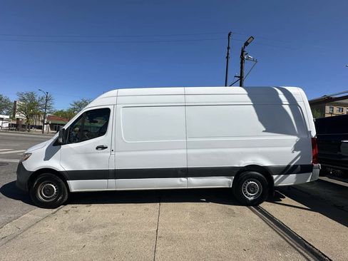 Used 2022 Mercedes-Benz Sprinter 2500 image 4