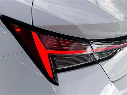 Certified 2021 Hyundai Elantra Limited w/ Cargo Package image 28