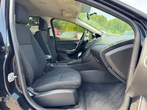 Used 2016 Ford Focus SE FWD image 18