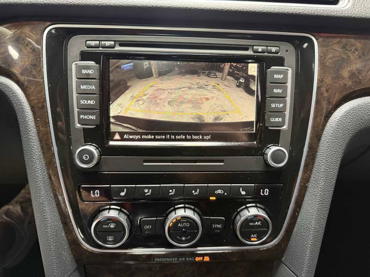 Used 2014 Volkswagen Passat TDI SEL Premium FWD image 11