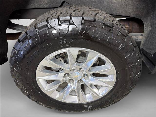 Used 2019 Chevrolet Silverado 1500 LTZ w/ LTZ Convenience Package AWD/4WD image 17