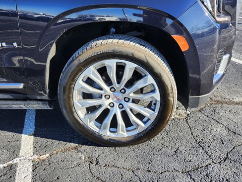 Used 2023 GMC Yukon XL Denali image 13