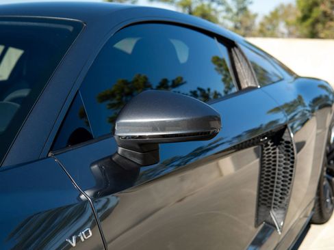 Used 2020 Audi R8 V10 w/ Carbon Exterior Package image 20