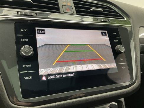 Used 2022 Volkswagen Tiguan SE image 5