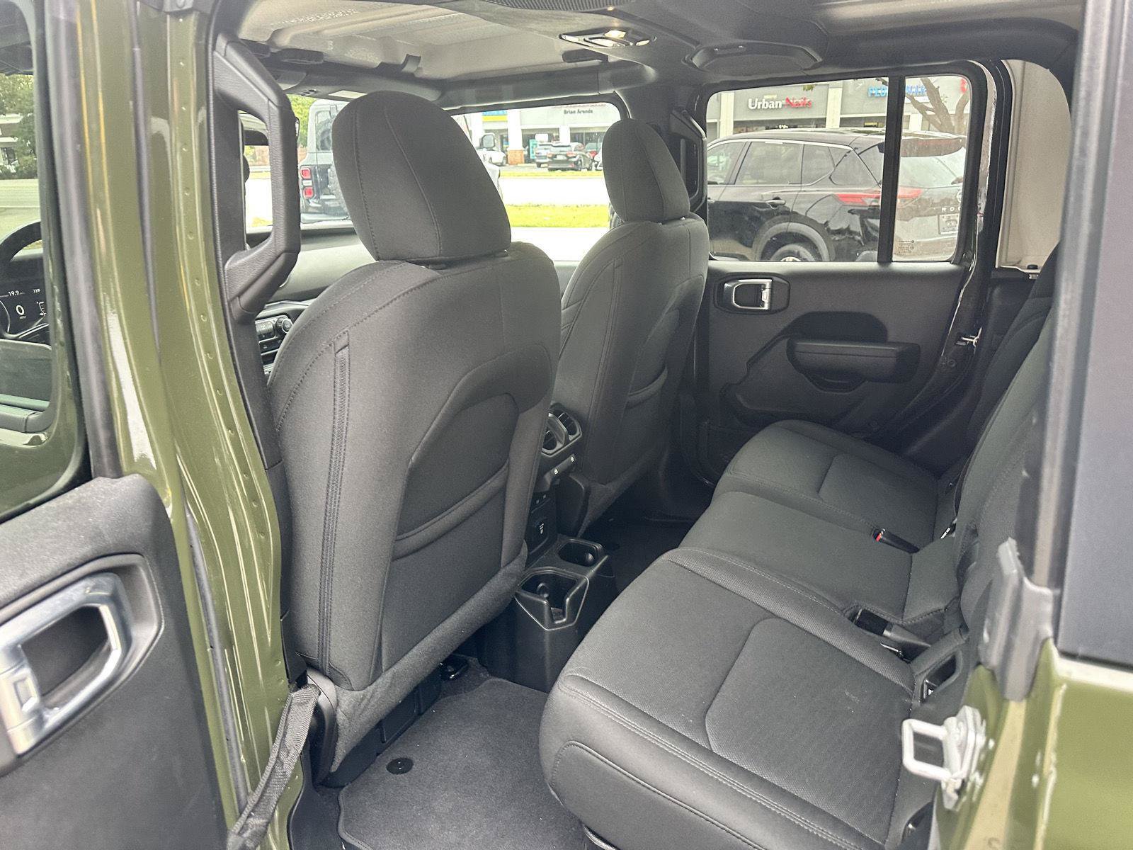 Used 2022 Jeep Gladiator Sport AWD/4WD image 19