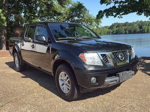 Used 2017 Nissan Frontier SV RWD image 1