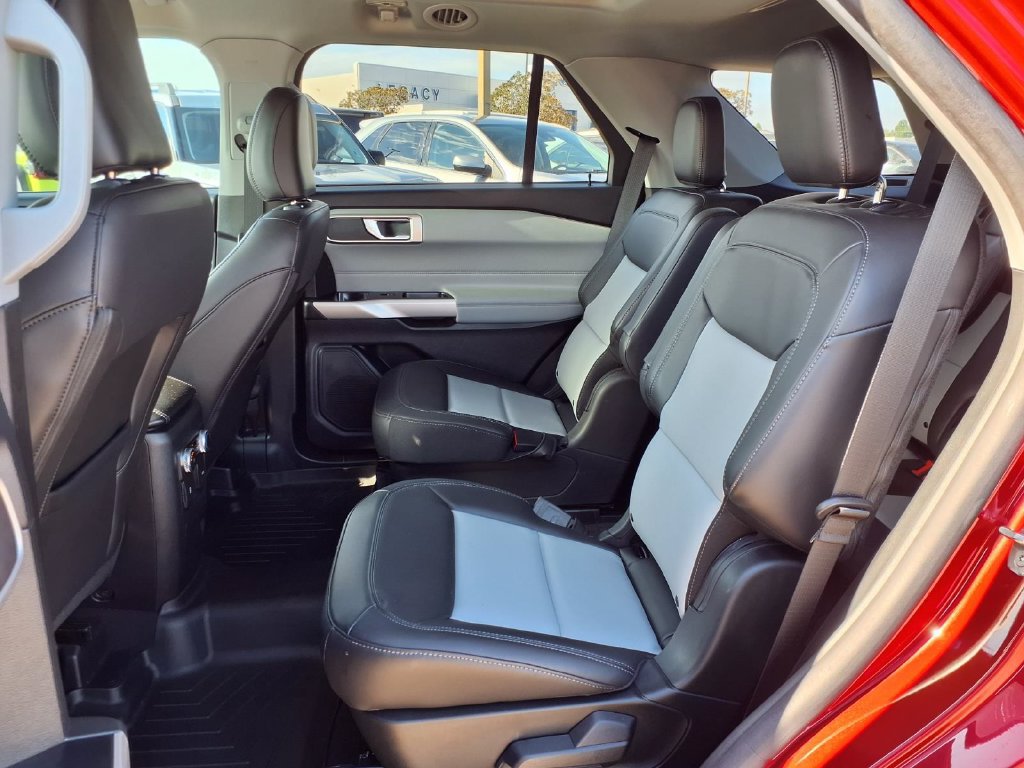 Used 2023 Ford Explorer XLT w/ Equipment Group 202A RWD image 27