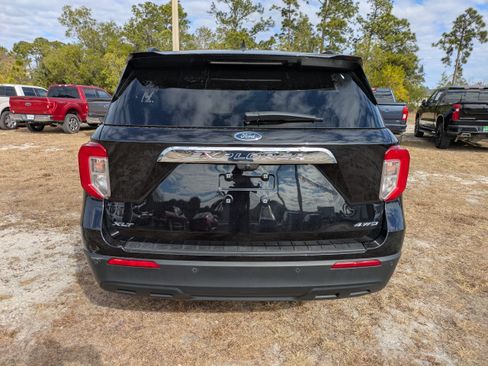 Used 2024 Ford Explorer XLT AWD/4WD image 5