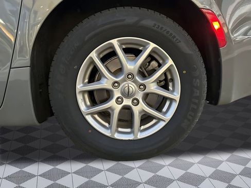 Used 2025 Chrysler Pacifica Select image 22