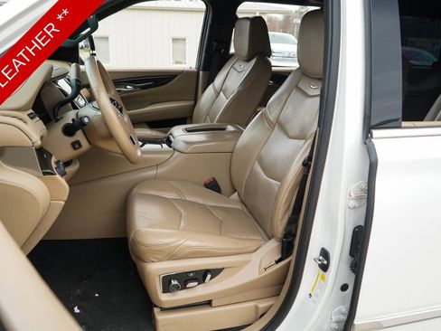 Used 2019 Cadillac Escalade Platinum image 8