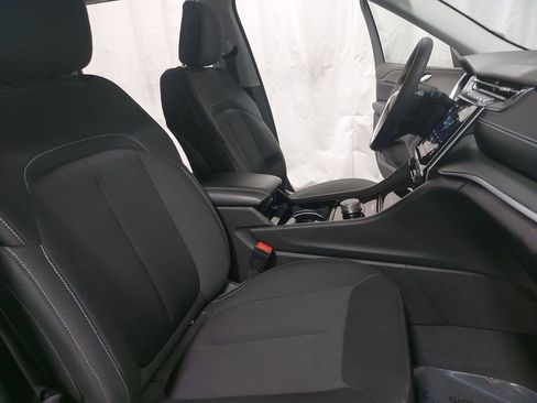 Used 2023 Jeep Grand Cherokee Laredo image 10