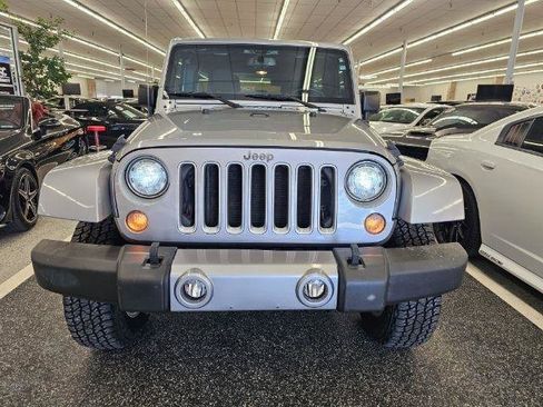 Used 2017 Jeep Wrangler Unlimited Sahara AWD/4WD image 2