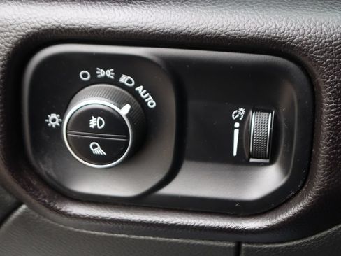 Used 2024 RAM 2500 Big Horn AWD/4WD image 18