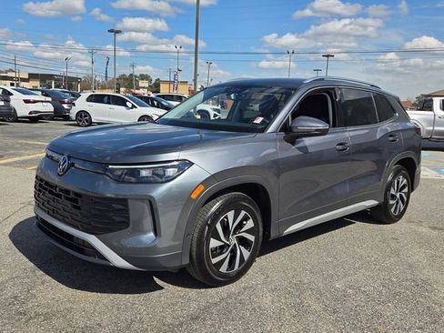 Used 2025 Volkswagen Tiguan S FWD image 3